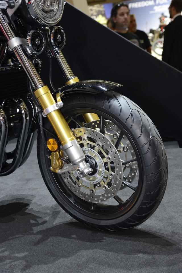 画像: ブレーキキャリパーはなんとラジアルマウント。CBR1000RRのブレンボも付きそうな感じですが…。