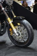 画像: ブレーキキャリパーはなんとラジアルマウント。CBR1000RRのブレンボも付きそうな感じですが…。