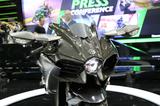 画像: カーボン外装が実にキマってます! まるで保安部品をつけたH2Rのようです。