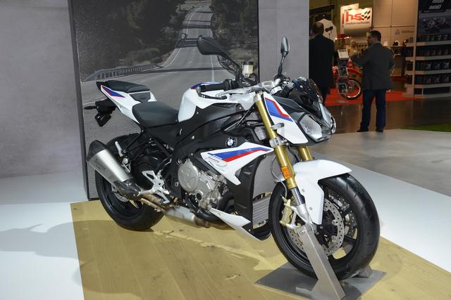 画像: チタンサイレンサーやパワーアップで充実進化を果たしたS1000R。