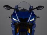 画像: YZF-R1を彷彿とさせるフロントマスク。ヘッドライトはもちろんLED。