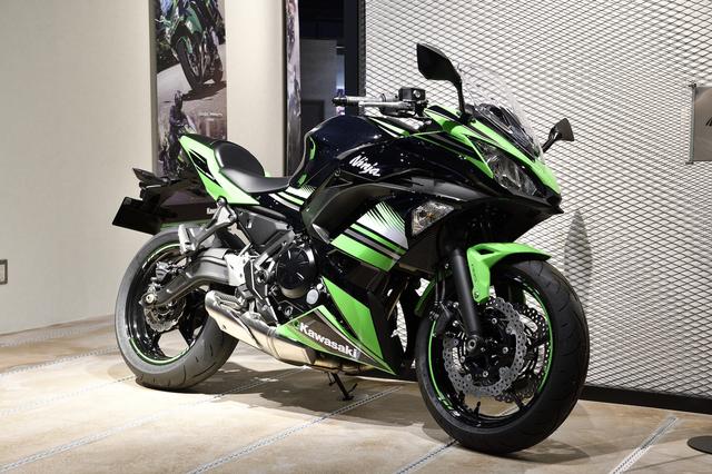 画像: 「Ninja 650 ABS」。最新モデルを間近で見るチャンスだ。