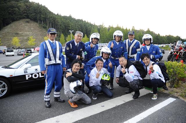 画像: 栃木県警のパレード隊のみなさんと。お!RGTCポーズつくってくれてるノリのいいおまーりさんがいる!
