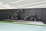 画像: Ninja H2R(左)とNinja H2(右)