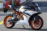 画像: 今回、先導用にKTMからお借りしてきましたRC250 参加者のみんなも興味津々、質問攻めでした^^