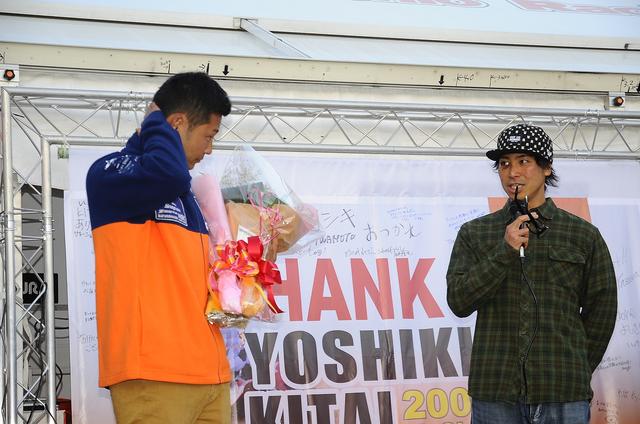 画像: 北居(左)はまだ33歳。熱田や田中よりひと世代若いけれど、引退を決意しました。隣の小島はスズキのエース、北居よりふたつ若い31歳です。