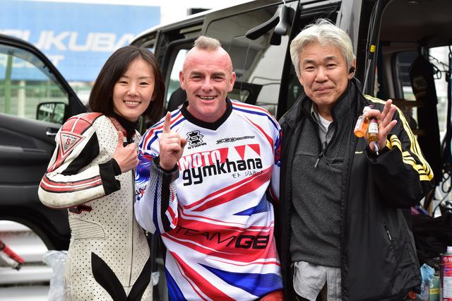 画像: はるばるイギリスから今大会に遠征してきたジョン・リッチー選手。イギリスでもジムカーナを走っているというだけに、借り物のマシンでもなんなく各セクションをクリア。目標としていた昇格こそ果たせなかったが、それでもNO級で2位に入賞する速さを見せた。