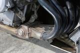 画像: 高回転化に伴って細くなりがちな低中速トルクを補うため、88年発売のFZR250-2型で採用された排気デバイス「EXUP」を引き続き採用。クランクケース前部に配置されるため、4気筒250ccとしては異例なほどエキパイが短い。