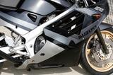 画像: 先代GSX-R250をベースに、動弁系から吸排気系まで大幅なブラッシュアップが図られた水冷DOHC4バルブ4気筒エンジン。スペック上はライバルと肩を並べるが、その特性はビギナーにも扱いやすく仕上げられていた。