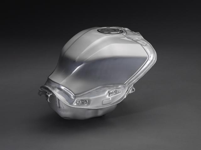 画像: アルミニウム製燃料タンク