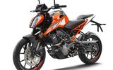 画像: こちらは125DUKE。基本構成は一緒ですが、外観ではカラーリングが違います。