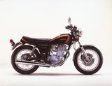 画像2: フロント19インチでディスクブレーキを採用していた初期型SR。