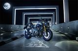 画像: YZF-R1譲りの水冷4ストロークDOHC4バルブ並列4気筒998cc「CP4」エンジンを搭載。R1は200PS、MT-10は160PSを発生する。