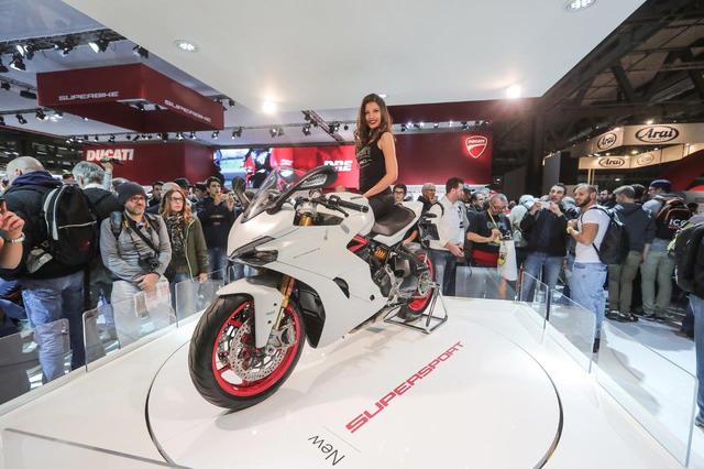 画像: 937cc L型2気筒テスタストレッタ11°エンジンを搭載