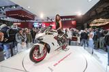 画像: 937cc L型2気筒テスタストレッタ11°エンジンを搭載