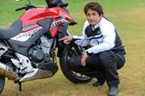 画像: 7月号でCBR400Rを試乗した時も高評価だったツインエンジンは、400Xでも「やっぱり良いエンジンですね」と高得点。しっとりしたリアの足まわりと相まって乗りやすさ抜群とも。