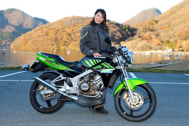 画像: KAWASAKI NINJA150SS 主要諸元 ●水冷2ストクランクケースリードバルブ単気筒 ●149cc ●27.9ps/10500rpm ●2.03㎏-m/9500rpm ●122㎏ ●8.2ℓ ●NA ●2.75-17・3.00-18 ●53万7900円