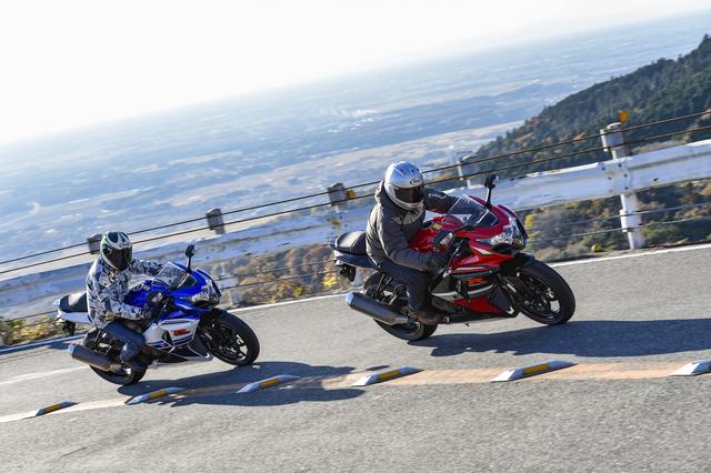 画像: ツーリング試乗も行なわれ、「a-13(青白)」と「a-14(赤)」を装着したGSX-R1000で本誌は体験取材。