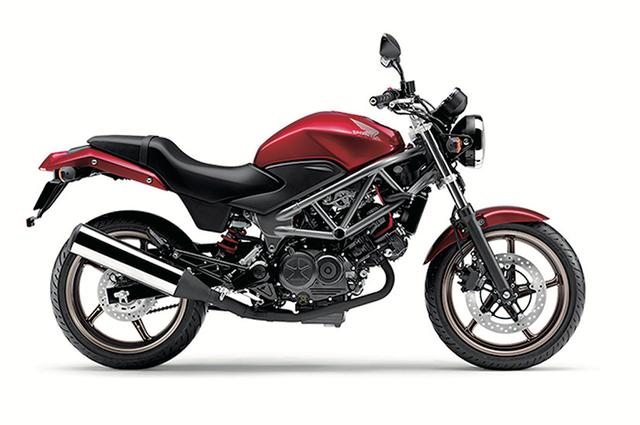画像: HONDA VTR 59万8320円 今回のSE 以外にも、VTR シリーズにはハーフカウル仕様のVTR-F をラインアップ。小柄なライダーのために、シート高を15㎜低くした「タイプLD」も用意されている。