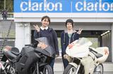 画像: 向かって左がお姉さんのエリカさん、右が妹のサリナさん。21歳と19歳のチャーミングな姉妹です。