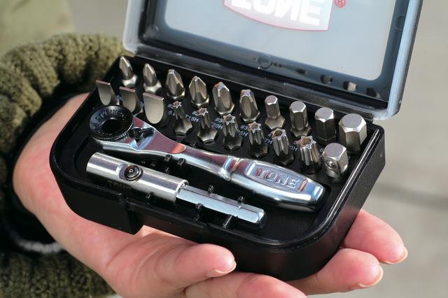画像: TSAT330にはいたずら防止用の突起付きトルクスに対応したビットレンチセットも含まれている。代用が効かないので、ないと困るという典型的な工具だ。