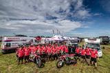 画像: 後半に巻き返しを図るモンスターエナジーホンダの面々。世界最高峰のレース集団・HRCの力をもってしても難しい、それがダカールラリー。