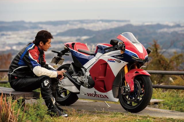 画像: 絶賛の電制スロットルをはじめ、RC213VやRC213V-Sに採用されている最新の電子制御技術が、次期CBR1000RRなど今後のHonda市販車にフィードバックされていけばいいですね、と伊藤さんは期待を込めて語った。