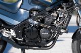 画像: エンジンはGPZ600R用の592㏄水冷直4をベースに、ボア╳ストロークを60╳52.4㎜から56╳40.4㎜に変更して排気量を398㏄化したもの。フレームも400専用のアルミクロスフレームだ。