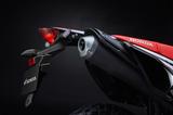 画像: テールライトと小型LEDウインカーは専用設計。リアまわりをコンパクトにまとめることで、シャープな印象に仕上がっている。