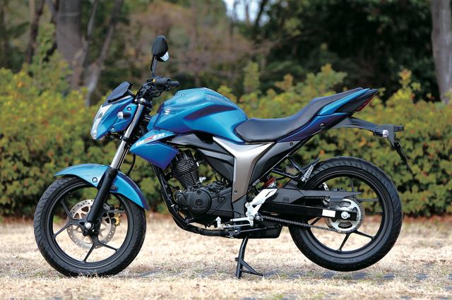 画像: GSRシリーズ、GSX-Sシリーズといったスズキのスーパーネイキッドたちと共通のイメージを与えられた、力強くスポーティさを感じさせる曲線で構成されたスタイリングがジクサーの魅力の大きなポイント。このクラスの一般的なロードスポーツの質感を大きく上回るデザインだ。