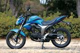 画像: GSRシリーズ、GSX-Sシリーズといったスズキのスーパーネイキッドたちと共通のイメージを与えられた、力強くスポーティさを感じさせる曲線で構成されたスタイリングがジクサーの魅力の大きなポイント。このクラスの一般的なロードスポーツの質感を大きく上回るデザインだ。