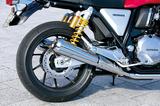 画像: CB1100RSのスイングアームは、軽量なアルミ製。ツインショックのリアダンパーユニットは、リザーバータンク付の分離加圧式倒立ダンパーが装着される。