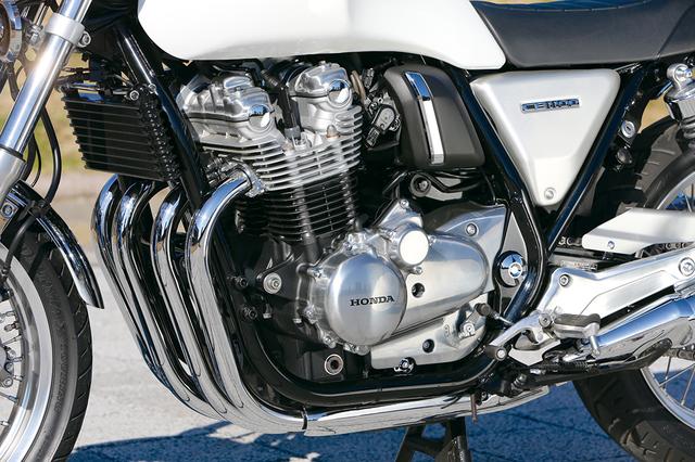 画像: CB1300用エンジンをベースに開発され、6速ミッションも組み込まれている空冷直4エンジンは最高出力などもCB1100RSと共通。シリンダーヘッドがシルバーに塗られているのはEXのみの特徴。