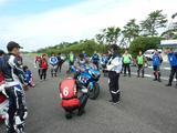 画像: まずはフォームから! この前にはじっくり準備運動をやります