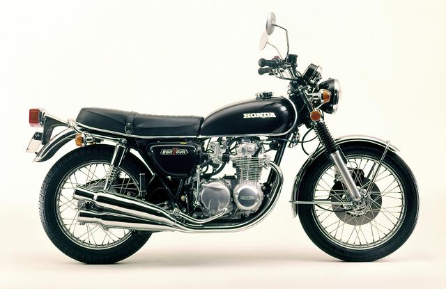 画像: CB500FOURをベースに、空冷直4エンジンのボアを広げて排気量を拡大、最高出力も48PSから50PSにまでパワーアップを図ったモデル。エンジン以外にも、リアホイールのリムサイズを広げたことをはじめ、キー開閉式タンクキャップや可倒式ステップの採用など、細かな改良も加えられている。 ● 空冷4 ストOHC2バルブ並列4 気筒●544㏄ ●50PS/8500rpm●4.4㎏-m/7500rpm●207㎏●3.25-19・3.75-18●35万5000円