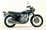 画像: CB500FOURをベースに、空冷直4エンジンのボアを広げて排気量を拡大、最高出力も48PSから50PSにまでパワーアップを図ったモデル。エンジン以外にも、リアホイールのリムサイズを広げたことをはじめ、キー開閉式タンクキャップや可倒式ステップの採用など、細かな改良も加えられている。 ● 空冷4 ストOHC2バルブ並列4 気筒●544㏄ ●50PS/8500rpm●4.4㎏-m/7500rpm●207㎏●3.25-19・3.75-18●35万5000円