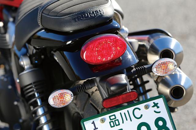 画像: LEDテールランプはシリーズ共通のデザイン。リアのマッドガードはイメージに合わせて小型化されている。