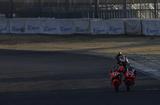 画像: フィニッシュの瞬間 インからカレンに並びかけたレイがギリギリギリでかわして優勝!