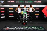 画像: ポールポジションはクルーゼル。WSSPポール表彰って、ひとりだけ呼ばれるんですね。WSBKはトップ3人。