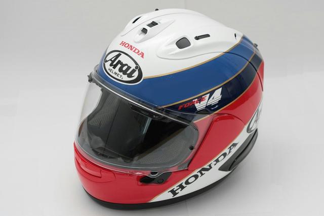 画像: RC30カラーをヘルメットに再現。