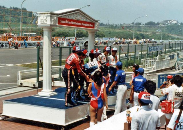 画像: 3台のGSX400Eは見事完走。そればかりでなくF3クラスの1、2、3位を独占するという前代未聞の快挙をなし遂げた。しかし、この直後に他チームから排気量の拡大疑惑を受ける。400㏄であることが証明された瞬間は、須田さんの技術の勝利の瞬間でもあった。