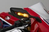 画像: ミラーに搭載されたウインカーはLED化し、軽量コンパクト化を実現。