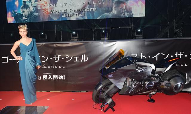 画像: 主役のスカーレット・ヨハンソン。彼女が演じる少佐は押井守氏も大絶賛とのこと。楽しみですね〜!