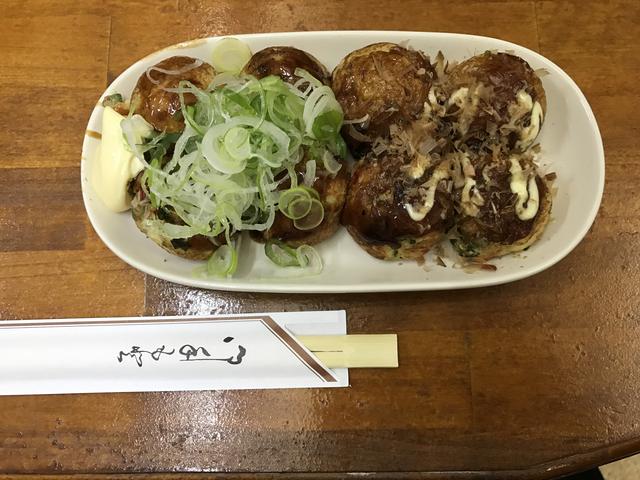 画像: たこ焼きは普通のたこ焼きとねぎたこのハーフ&ハーフを頂きました。(400円)