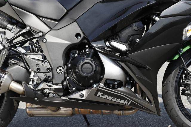 画像: エンジン周辺にはスライダーを装着、万一の転倒時に備えます。