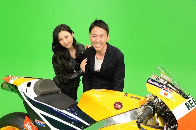画像: 壇蜜さんに触れられて完全にアガッてます、福ちゃん!(笑) 写真提供/スカパーJSAT