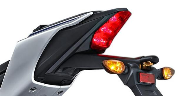 画像: テールランプはスポーツモデルらしいデザインにLEDを採用。