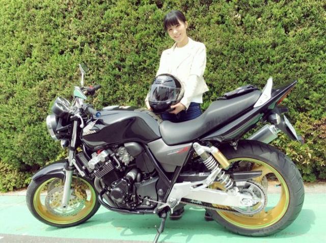 画像: 愛車との記念撮影。(梅本まどか オフィシャルブログより) www.diamondblog.jp