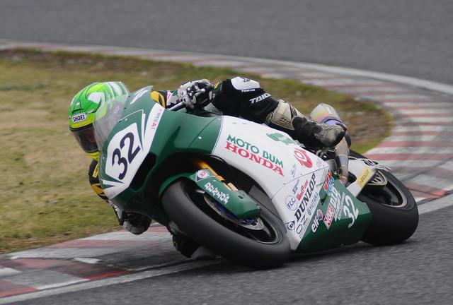 画像: 榎戸は終始単独 3番手を走行し、関口の転倒で 2位フィニッシュ!