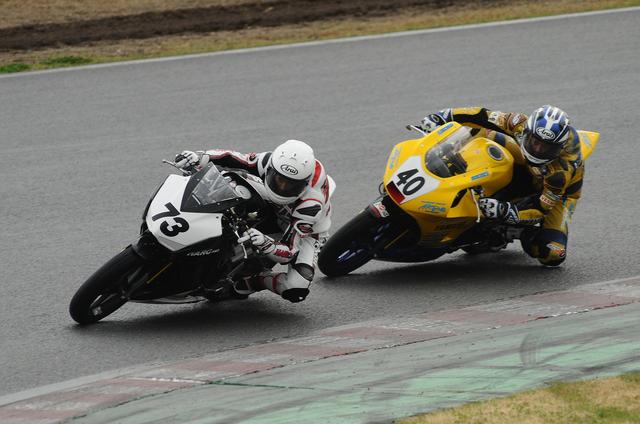画像: 終盤にトップに立った#73上原 ちなみにマシンは納車したてのほぼノーマルレースベース車だそうです
